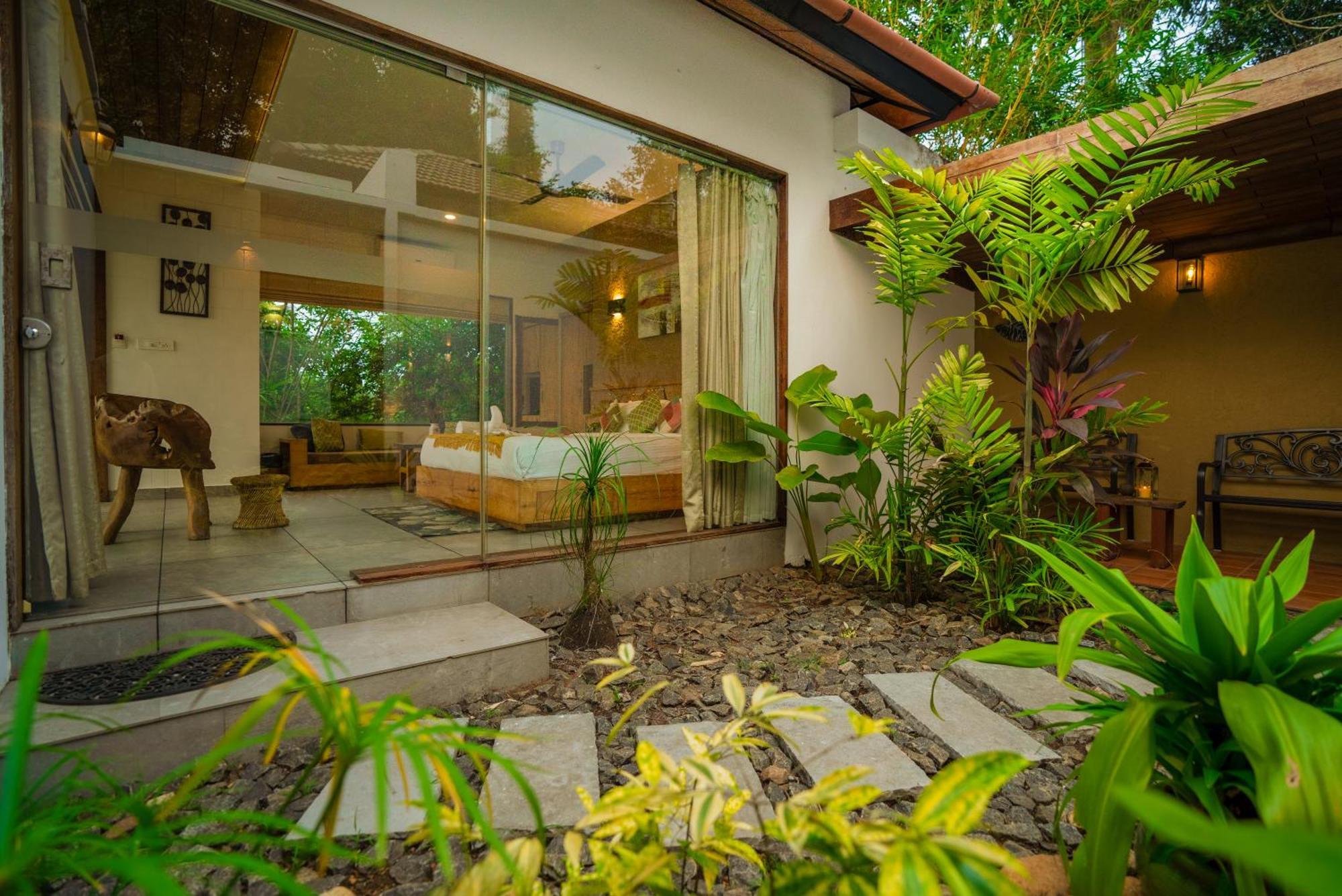 Le Candles Resort Kozhikode Exteriör bild